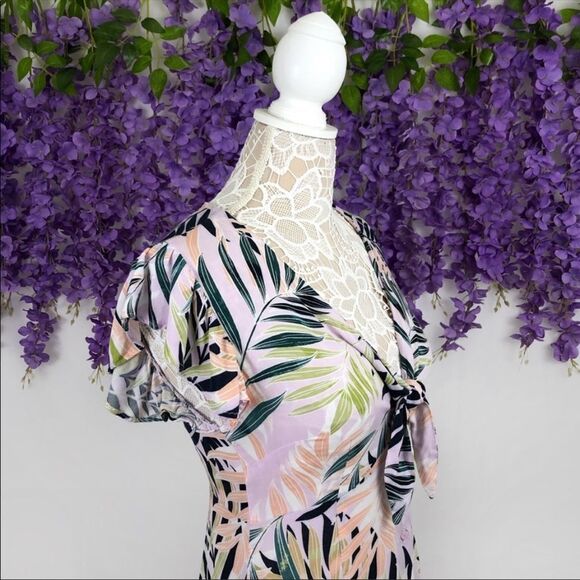 ✨ Palm Leaf Print Button Up Tie Front Dress✨ - Picture 5 of 8